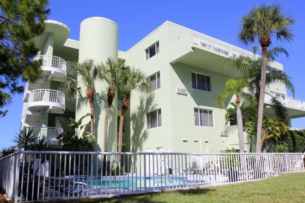 Chart House Suites And Marina Clearwater Beach Bagian luar foto